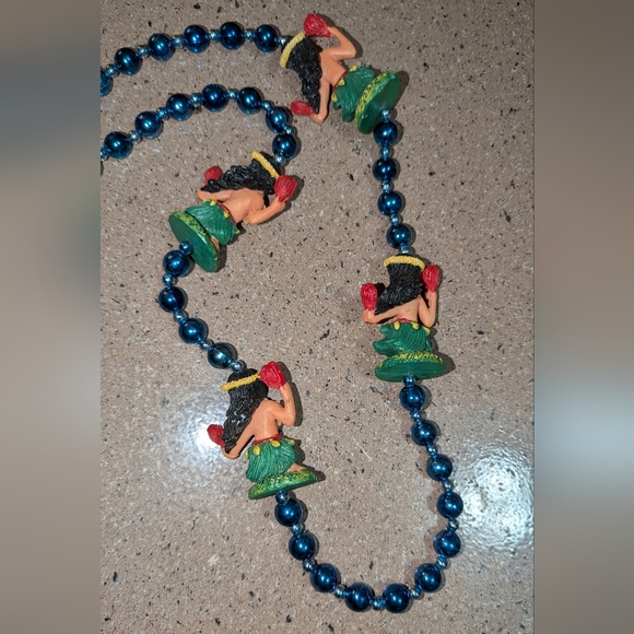 EVC HAWAIIAN GIRL MARDI GRAS NECKLACE - Picture 5 of 5